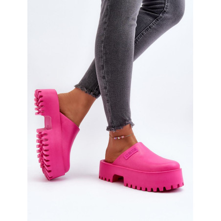 194122 Clacquettes Step in style