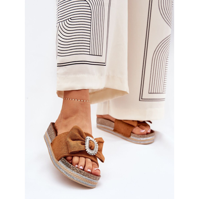 210763 Clacquettes Step in style