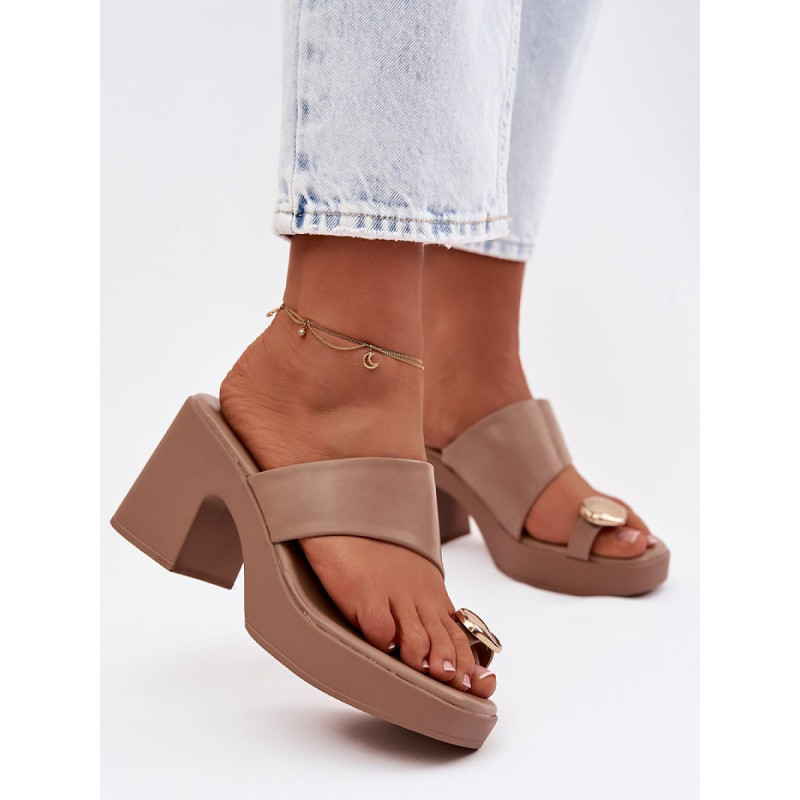 225377 Des mules à talons Step in style