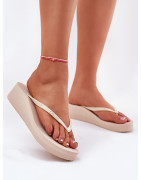 212879 Tongs Step in style