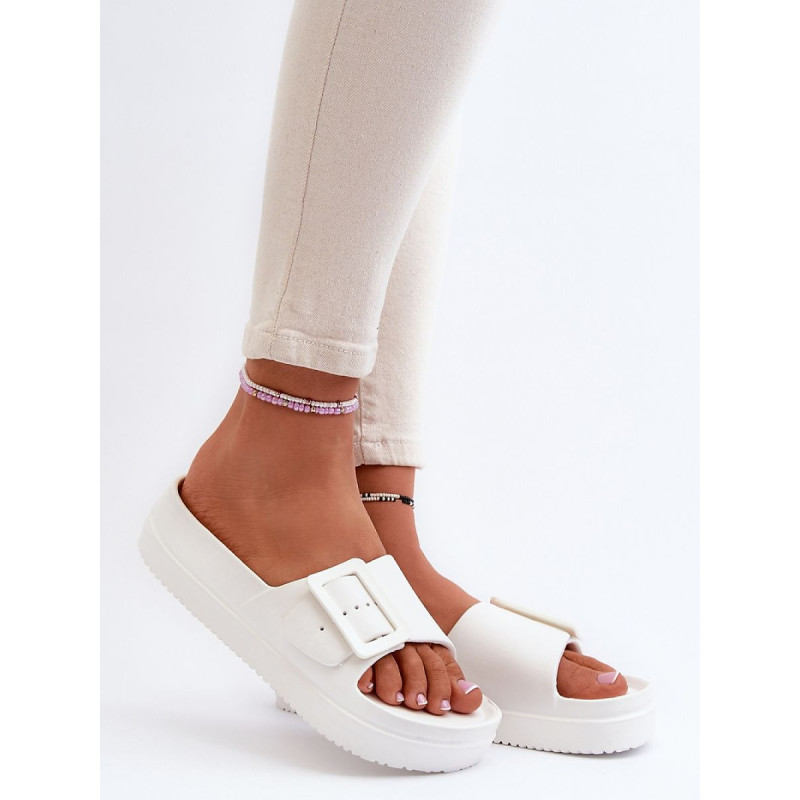 194984 Clacquettes Step in style