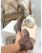 224432 Bottes Step in style