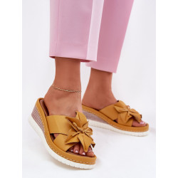 212705 Clacquettes Step in style