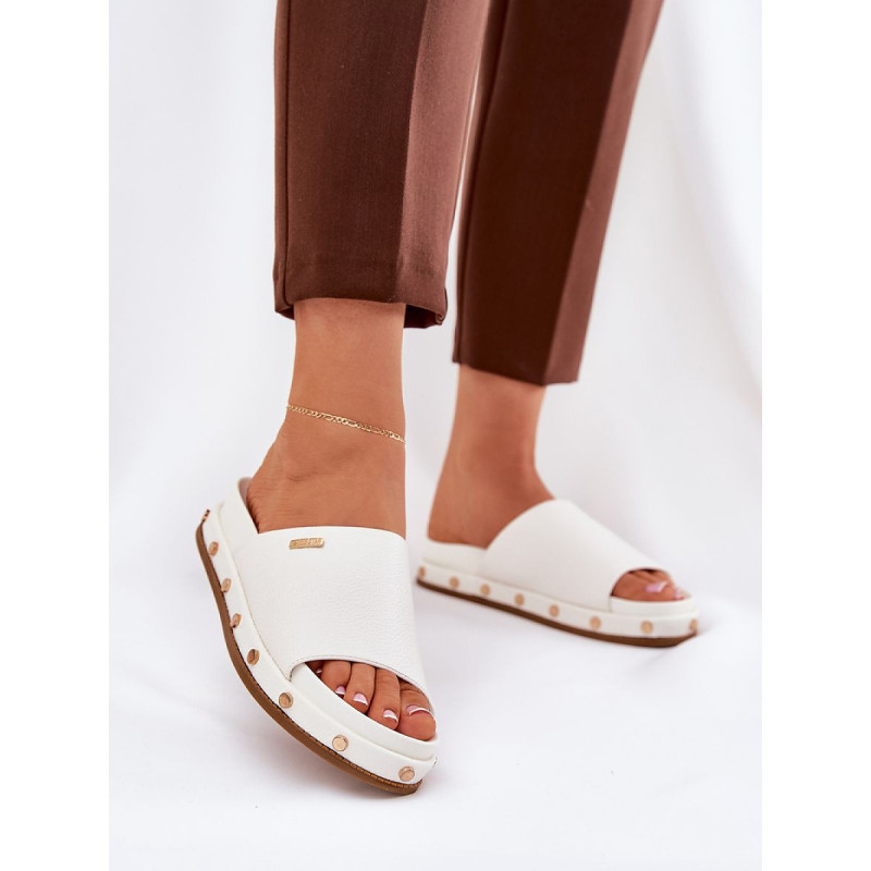 211687 Clacquettes Step in style