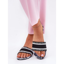 211695 Clacquettes Step in style