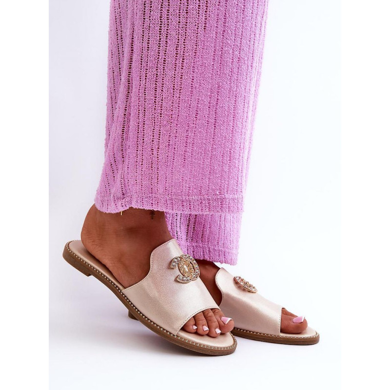 198142 Clacquettes Step in style